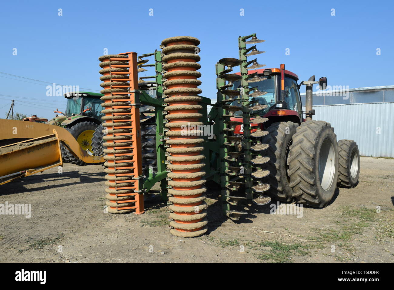 Herse à disques. Les machines agricoles Banque D'Images