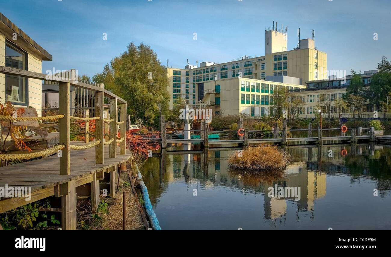 Paysage hollandais avec canaux d'eau Banque D'Images