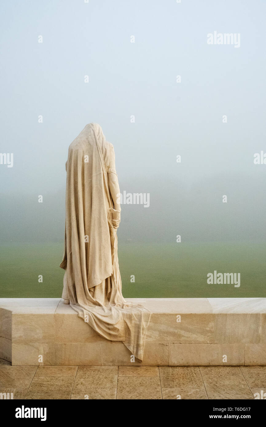 Mère Canada statue au Mémorial canadien de la Première Guerre mondiale, la crête de Vimy, lieu historique national du Canada, Pas-de-Calais, France. Banque D'Images