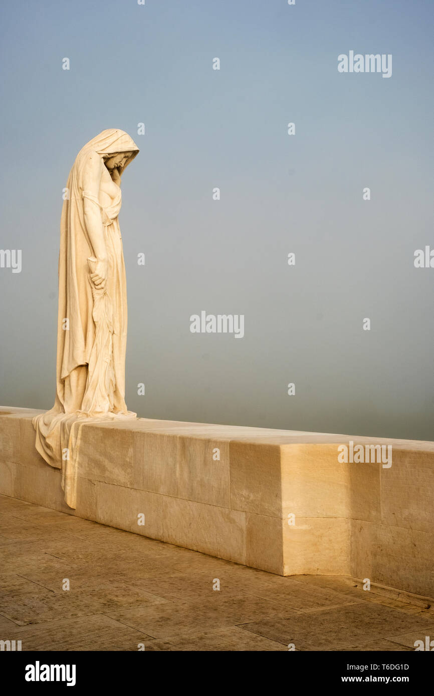 Mère Canada statue au Mémorial canadien de la Première Guerre mondiale, la crête de Vimy, lieu historique national du Canada, Pas-de-Calais, France. Banque D'Images