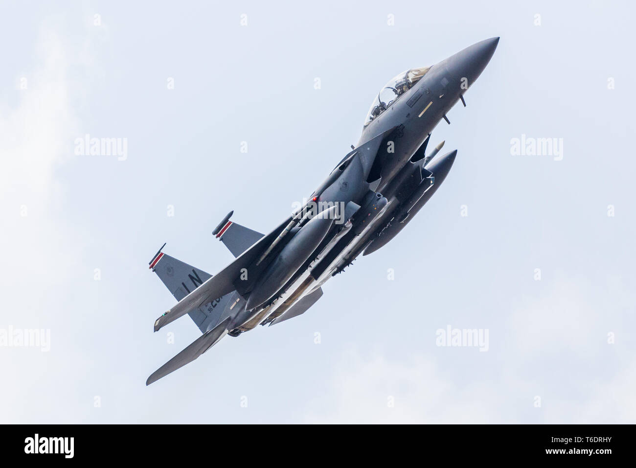 F-15E Strike Eagle affecté à la 494e Escadron d'appui tactique pour lancer une sortie de formation à partir de la RAF Lakenheath en avril 2019. Banque D'Images