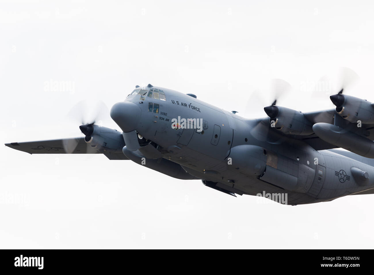 Lockheed C-130H Hercules décollant de RAF Lakenheath dans Suffolk durant le printemps de 2019. Banque D'Images
