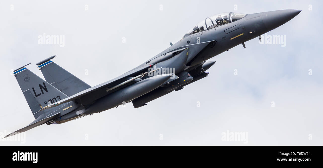 F-15E Strike Eagle affecté à la 492 e Escadron d'appui tactique pour lancer une sortie de formation à partir de la RAF Lakenheath en avril 2019. Banque D'Images