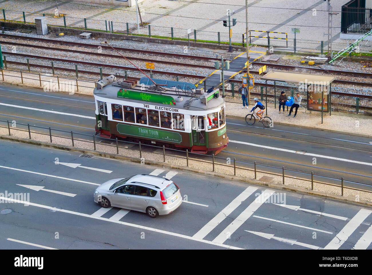 Tramway la circulation routière Lisbonne Portugal Banque D'Images