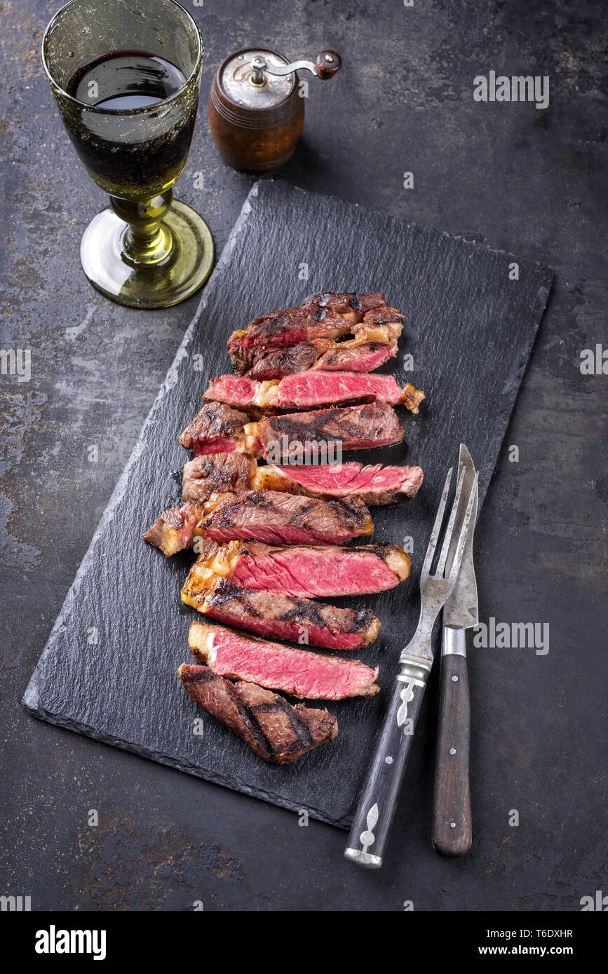 Tagliata di manzo Wagyu Barbecue Entrecote comme gros plan sur une ardoise Banque D'Images