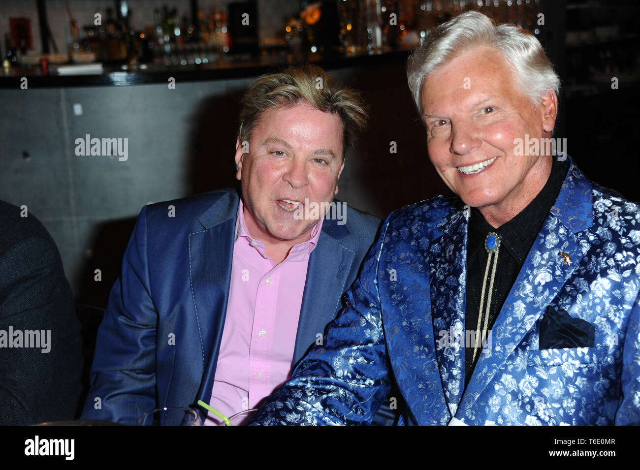 David Van jour et Jess Conrad vu pendant le 70e anniversaire d'Elaine Murray au restaurant Pepenero dans Camden Londres. Banque D'Images