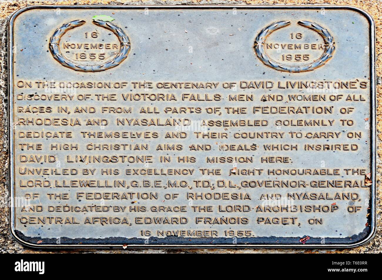 La plaque de base à l'Livingstone Memorial à Victoria Falls au Zimbabwe Banque D'Images