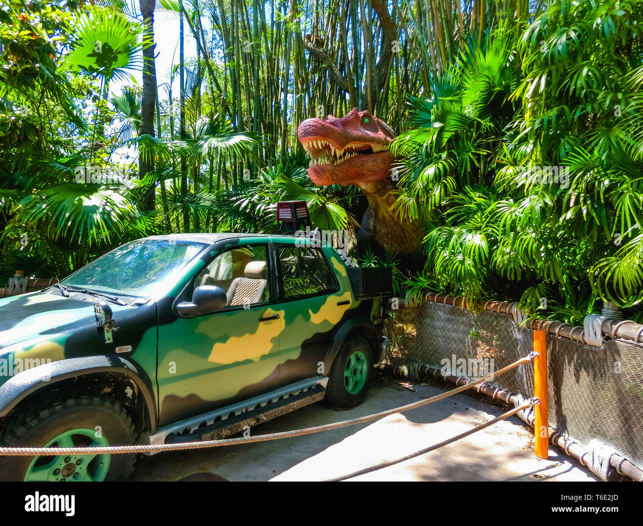 Orlando, Floride - le 09 mai, 2018 : Jurassic Park dinosaure jeep à Universal Studios et Islands of Adventure theme park Banque D'Images