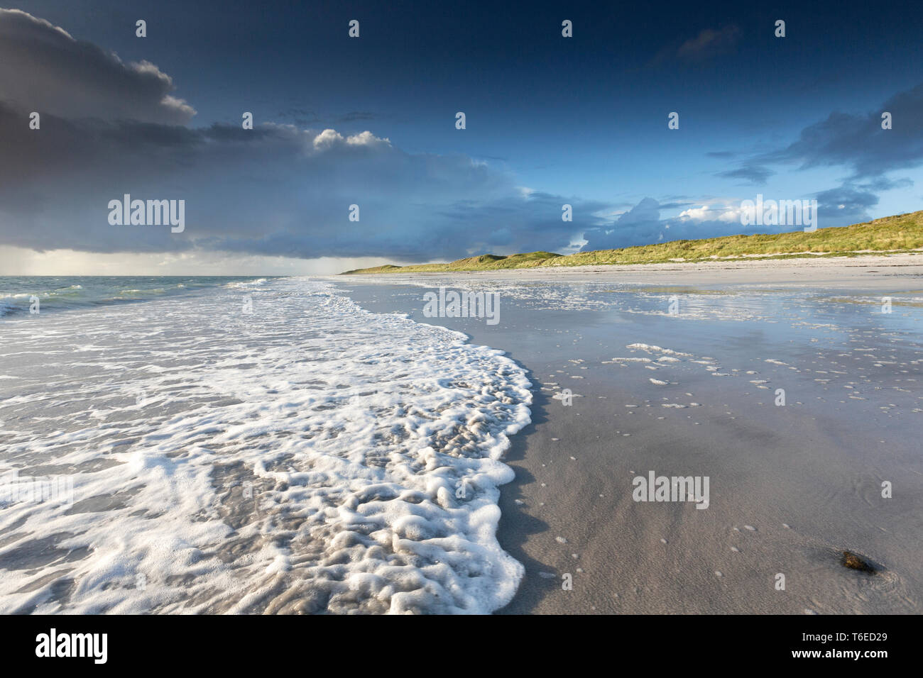 Scène de plage en soirée à Boisdale, à l'île de South Uist, en Écosse. Banque D'Images