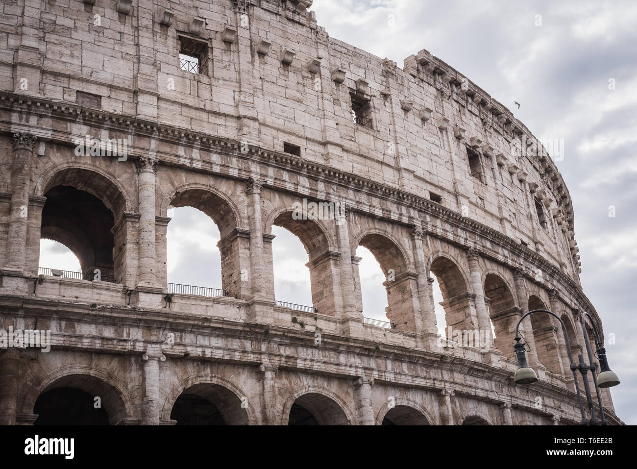 Gros plan sur les arches sur le dessus du Colisée à Rome, Italie Banque D'Images