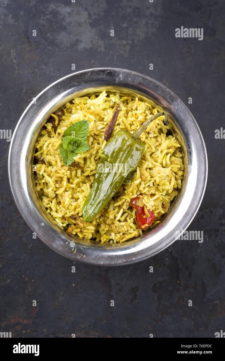 Biryani de légumes indiens avec des poivrons doux comme close-up dans un Korai Banque D'Images