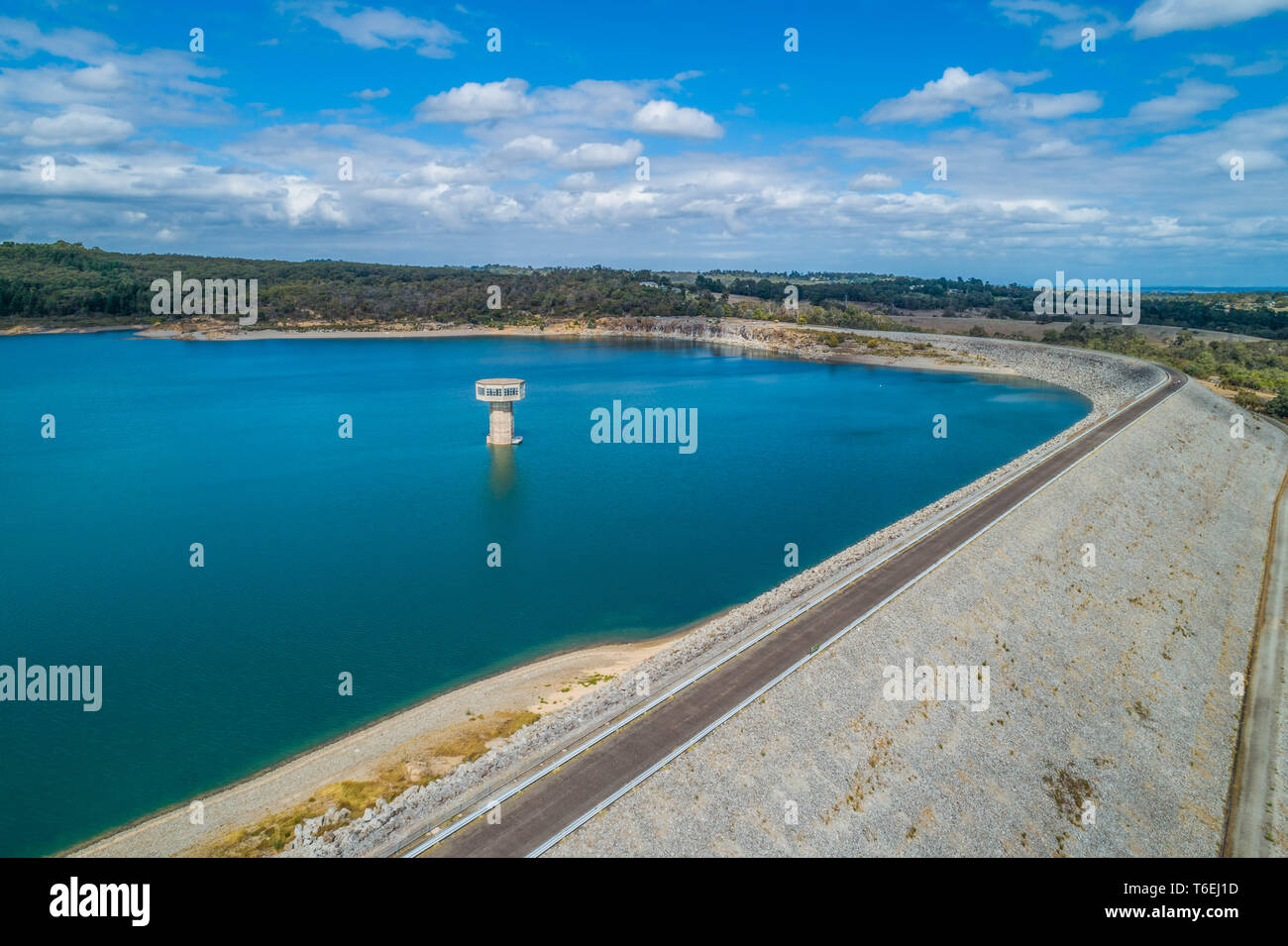 Cardinia Reservoir et mur de barrage - vue aérienne. Melbourne, Australie Banque D'Images