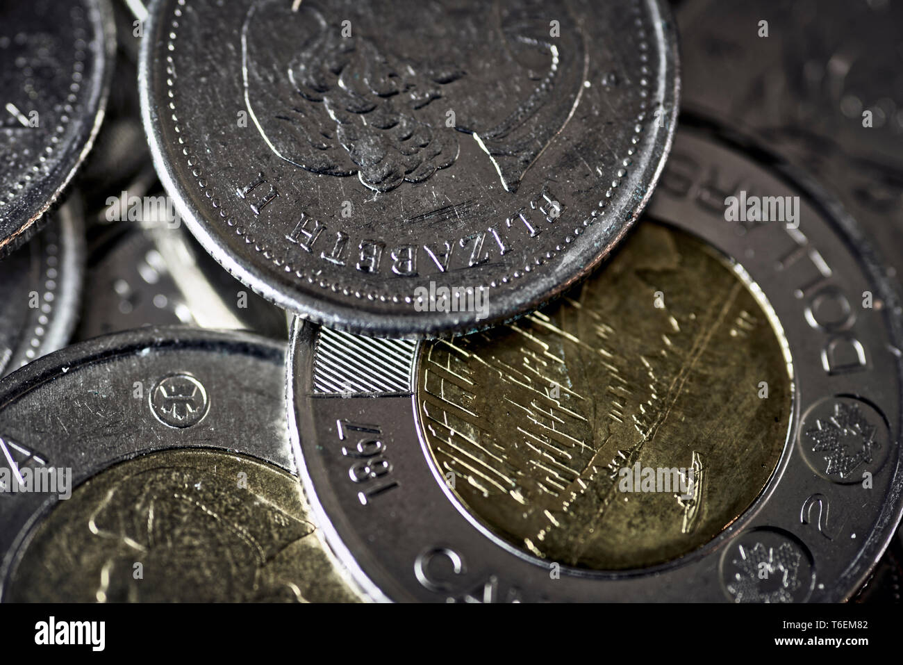 Une collection de pièces de monnaie canadiennes. Quarts loonies toonies et chatouille. Banque D'Images