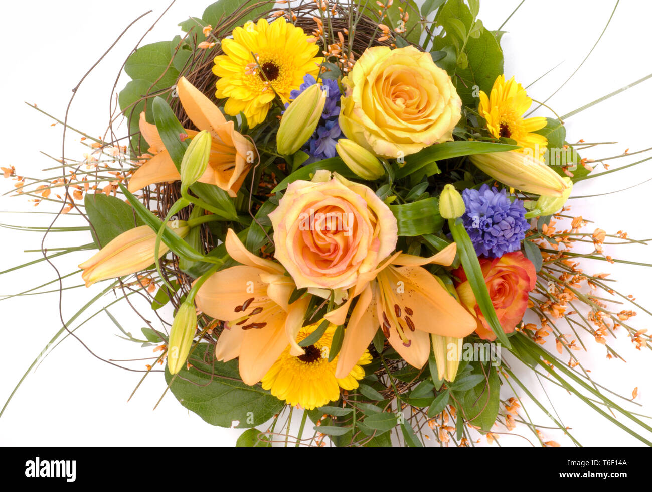 Bouquet de fleurs colorées isolées sur fond blanc Banque D'Images