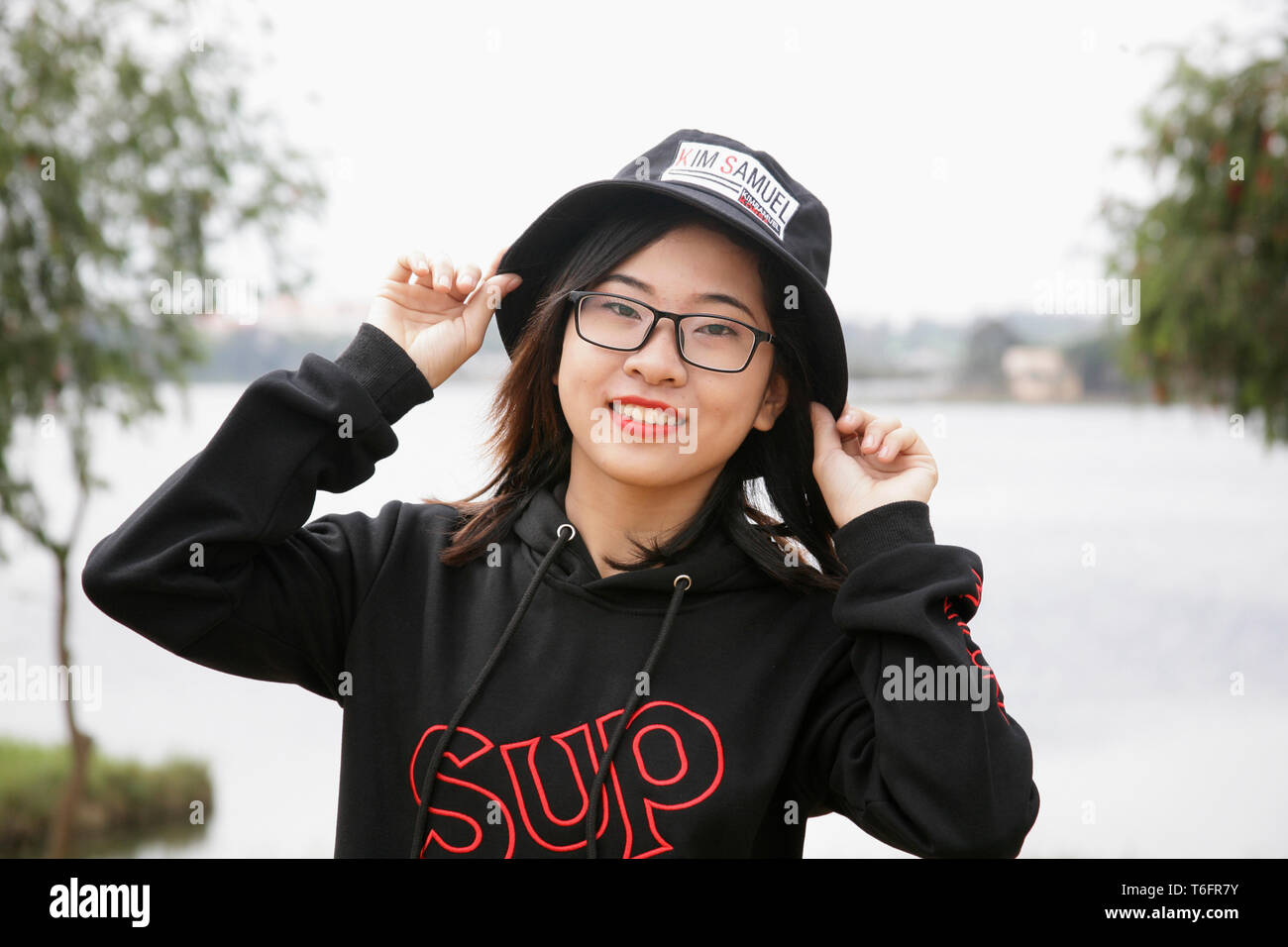 Photo Portrait of smiling girl Banque D'Images