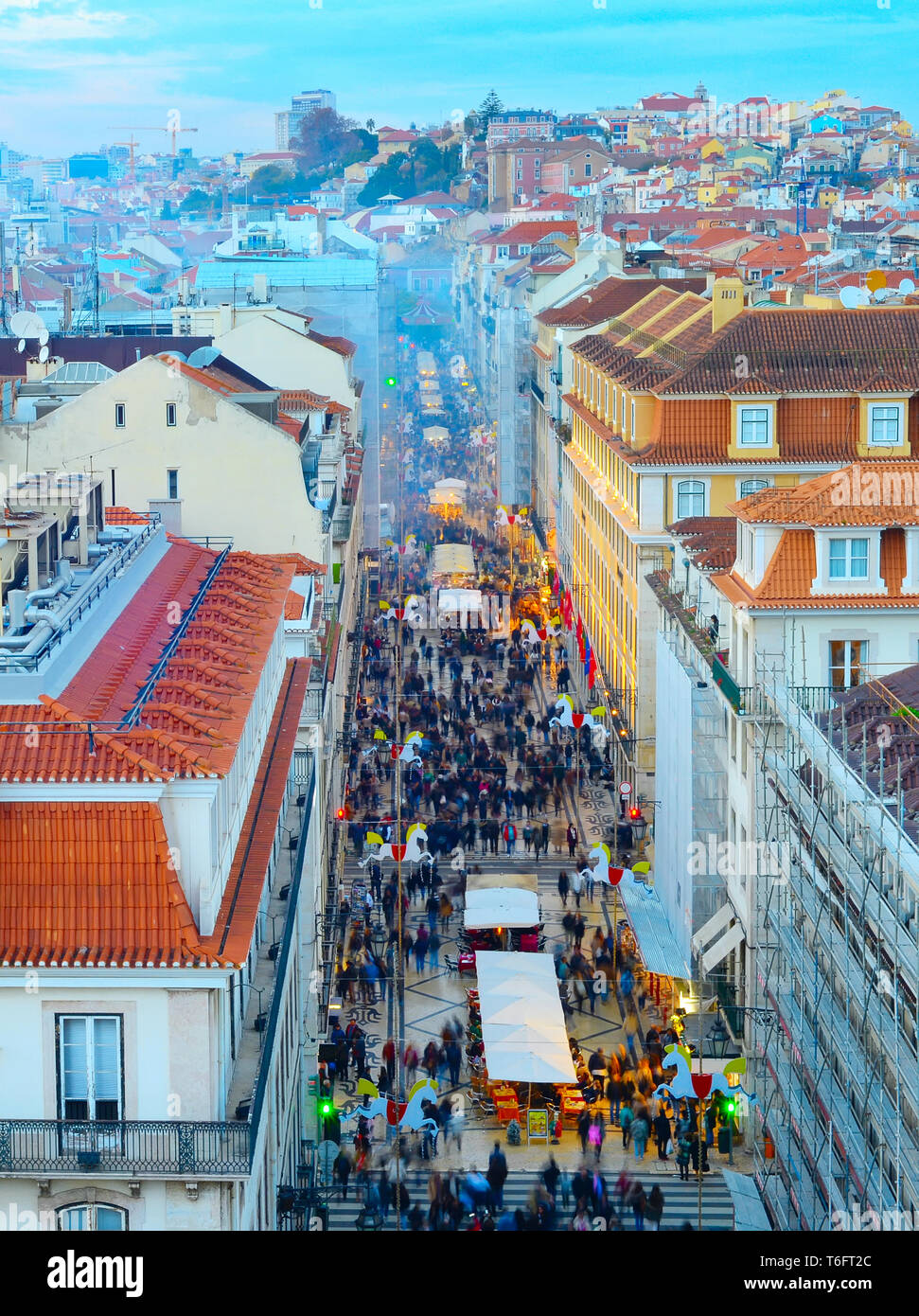 Foule, rue de la vieille ville, Lisbonne Banque D'Images
