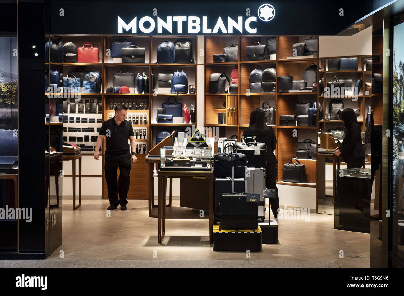 Hong Kong. Apr 26, 2019. Fabricant allemand d'instruments d'écriture de luxe, montres, bijoux Montblanc magasin est vu au centre commercial Times Square à Causeway Bay, Hong Kong. Budrul Chukrut Crédit : SOPA/Images/ZUMA/Alamy Fil Live News Banque D'Images