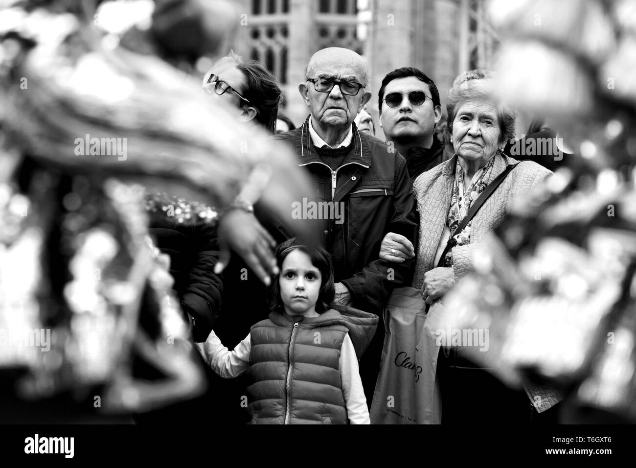 Foule au défilé d'Amérique du Sud, Barcelone, Espagne. Banque D'Images