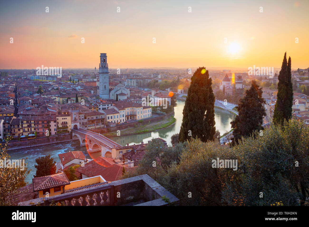 Vérone, Italie. Cityscape image de Vérone, Italie pendant le coucher du soleil. Banque D'Images
