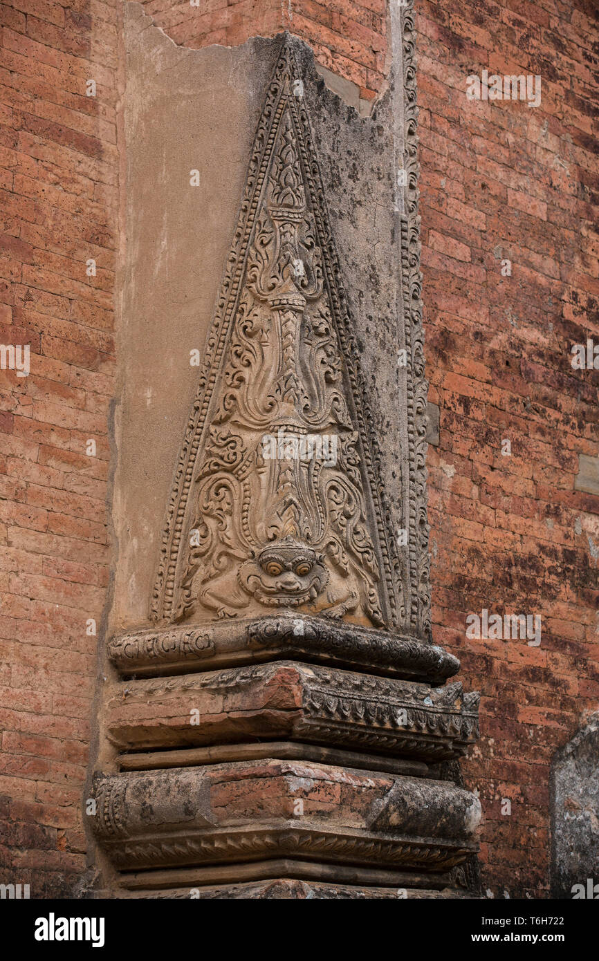 Les détails architecturaux sur un temple bouddhiste dans l'ancienne cité de Bagan au Myanmar. Banque D'Images