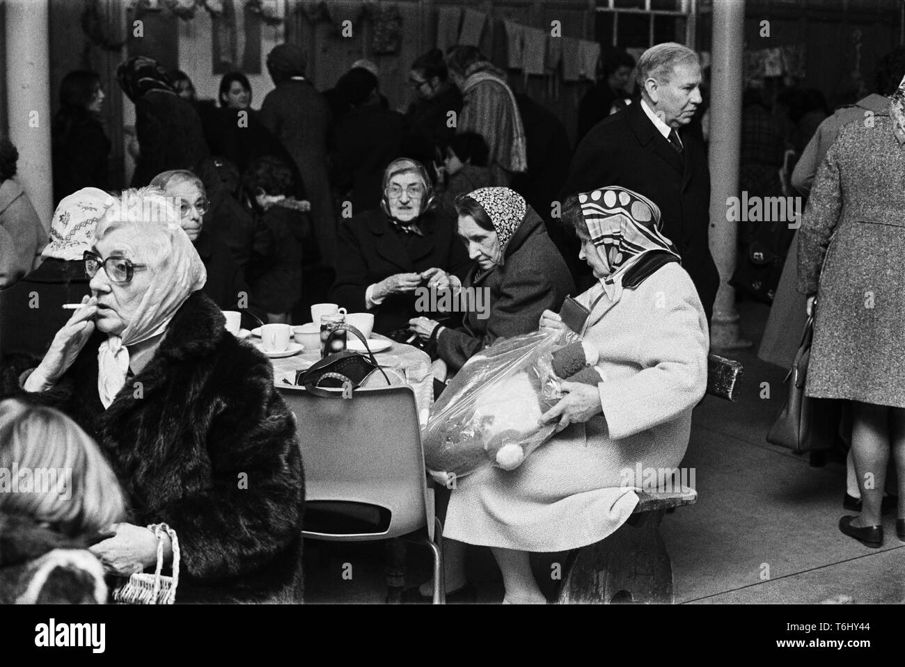 26/22 Tower Hamlets Mansford St Jumble Sale 1978 Banque D'Images