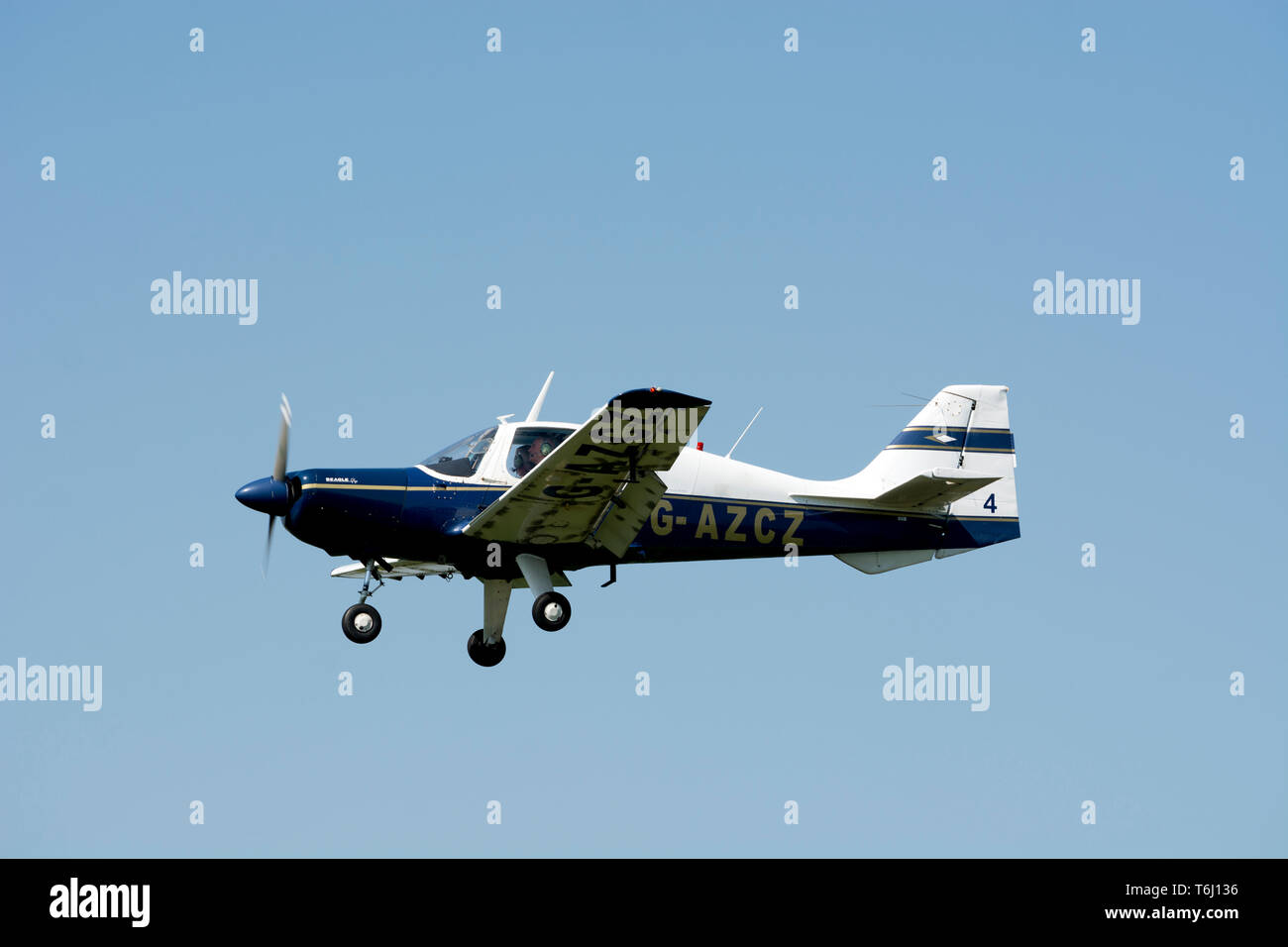 B121 Series 2 Beagle Pup à Wellesbourne Airfield, Warwickshire, UK (G-AZCZ) Banque D'Images