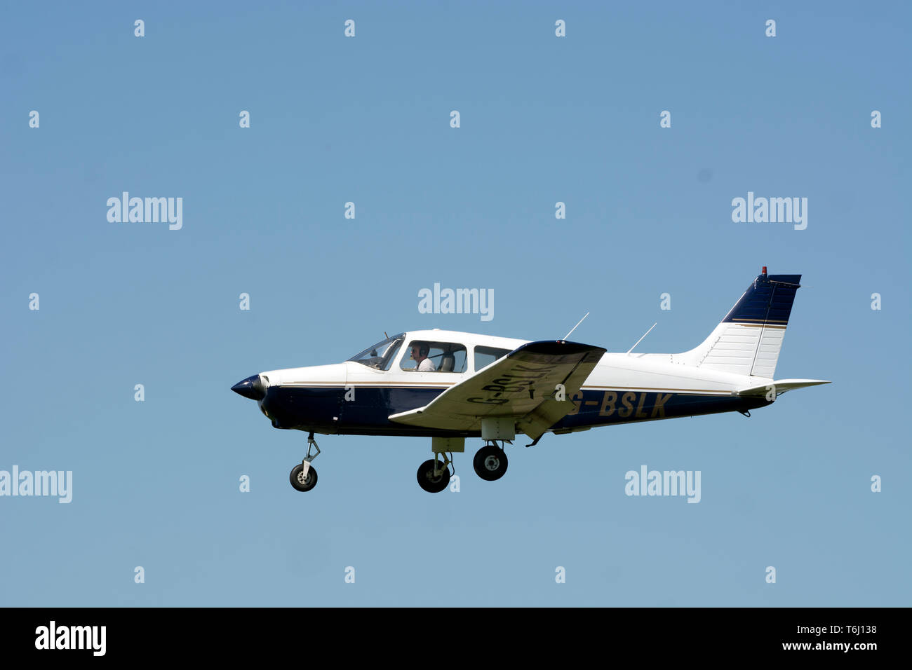 Piper PA-28-161 Cherokee Warrior II à Wellesbourne Airfield, Warwickshire, UK (G-BSLK) Banque D'Images