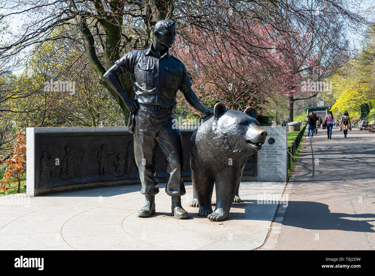 Wojtek l'ours Soldat Memorial à West Princes Street Gardens à Édimbourg, Écosse, Royaume-Uni Banque D'Images