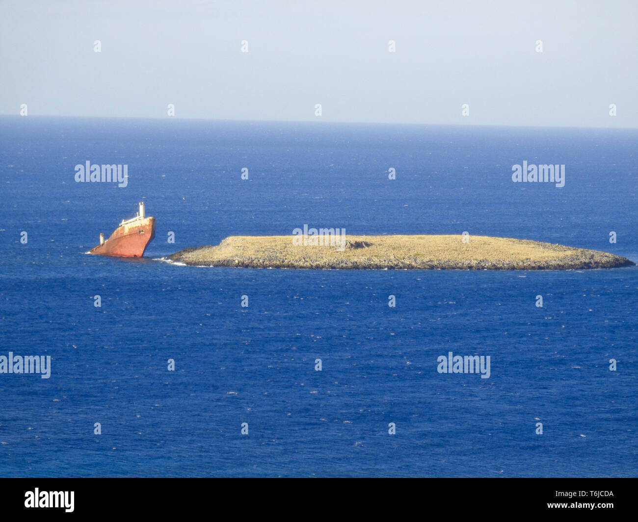 Un vieux navire coulé à une île en Grèce Banque D'Images