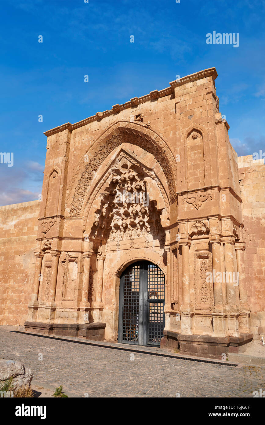 La porte principale de l'architecture Ottomane du 18ème siècle de l'Ishak Pasha Palace (turc : İshak Paşa Sarayı) AGRI , province de l'est de la Turquie. Banque D'Images