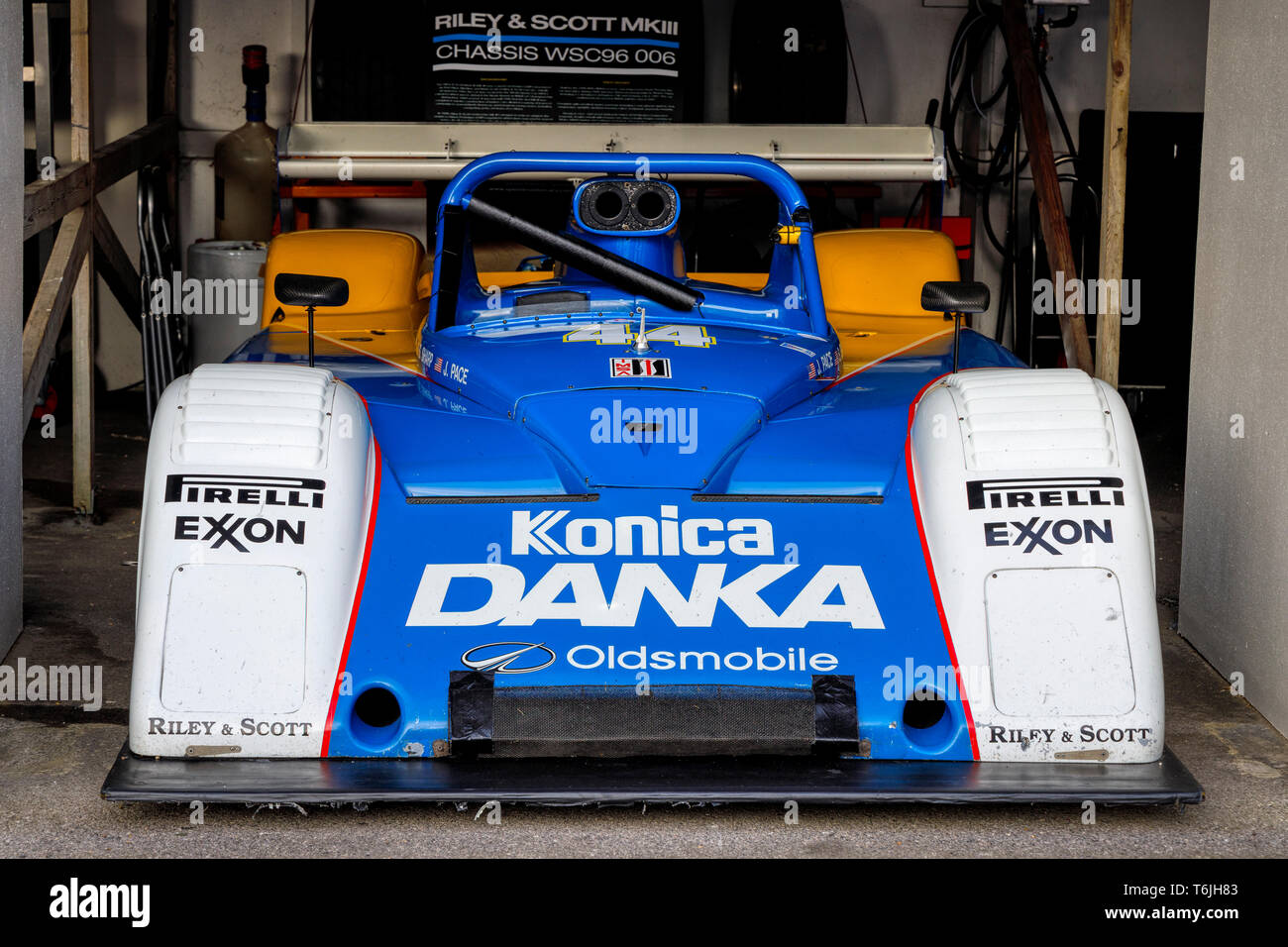 1995 Riley & Scott Mk3, LMP, Le Mans racer dans le paddock garage à la 77e réunion des membres de Goodwood, Sussex, UK. Banque D'Images