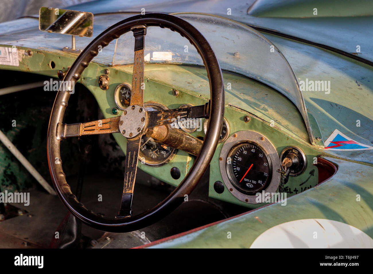 1952, Allard J2X dans le paddock, Peter Collins Trophy, participant à la 77e réunion des membres de Goodwood, Sussex, UK. Banque D'Images