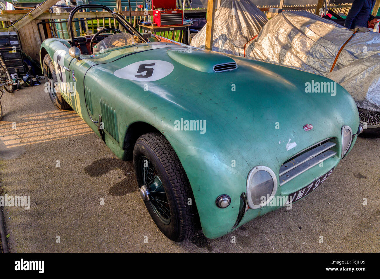 1952, Allard J2X dans le paddock, Peter Collins Trophy, participant à la 77e réunion des membres de Goodwood, Sussex, UK. Banque D'Images