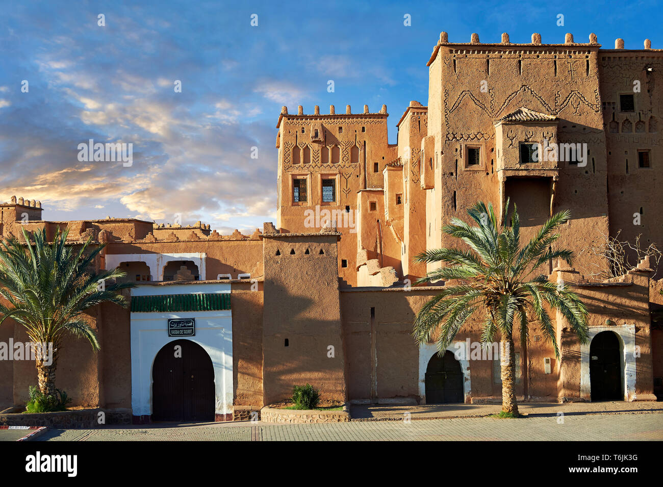 Extérieur de la Kasbah de Taourirt de brique de boue, Ouarzazate, Maroc, construit par Pacha Glaoui. Site du patrimoine mondial de l'Unesco Banque D'Images
