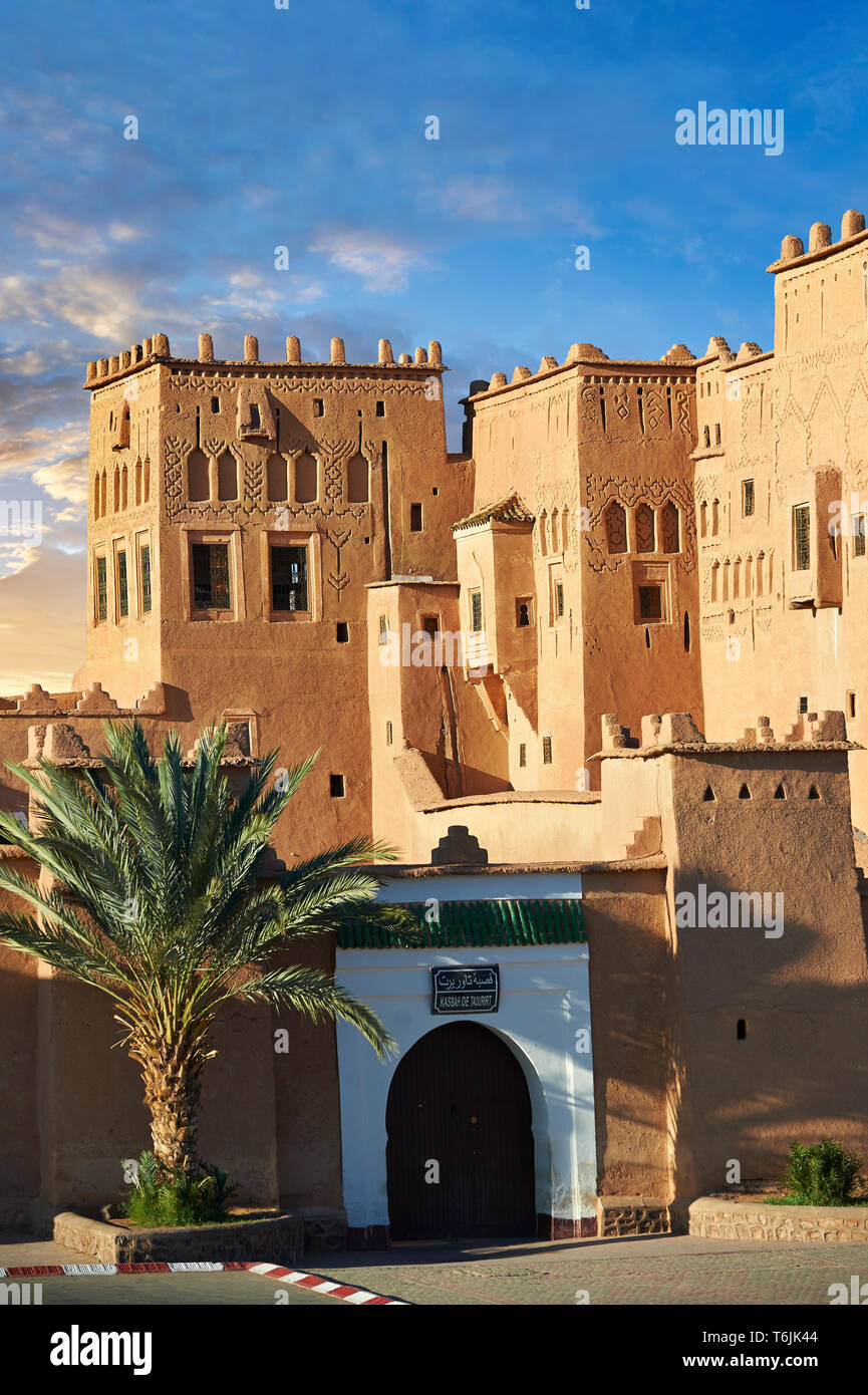 Extérieur de la Kasbah de Taourirt de brique de boue, Ouarzazate, Maroc, construit par Pacha Glaoui. Site du patrimoine mondial de l'Unesco Banque D'Images