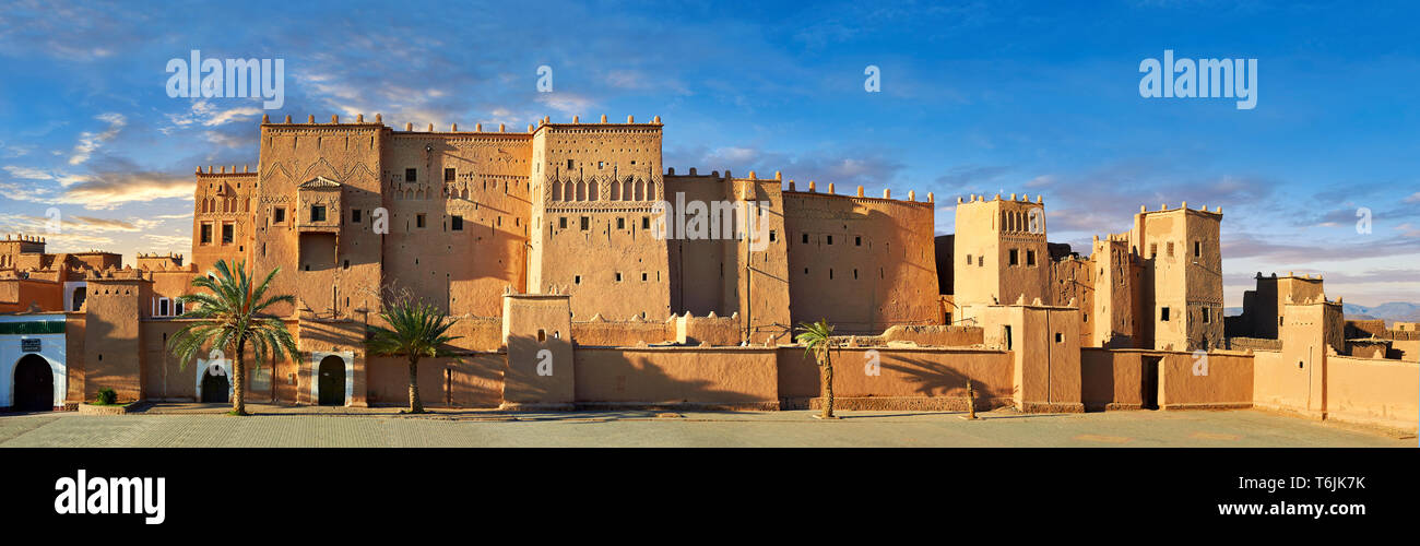 Extérieur de la Kasbah de Taourirt de brique de boue, Ouarzazate, Maroc, construit par Pacha Glaoui. Site du patrimoine mondial de l'Unesco Banque D'Images