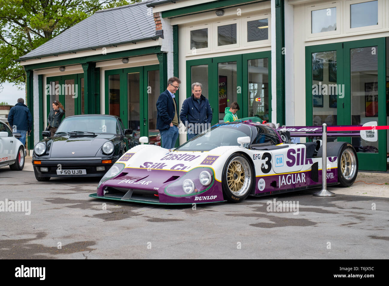 1990 Jaguar XJR 12 voiture de course à Bicester Heritage Centre 'Drive il Day'. Bicester, Oxfordshire, Angleterre Banque D'Images