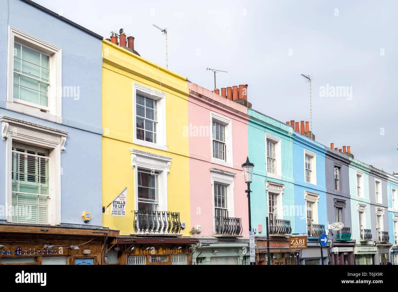 Bâtiments colorés le long de Portobello Road. Notting Hill, à l'ouest de Londres. L'Angleterre Banque D'Images