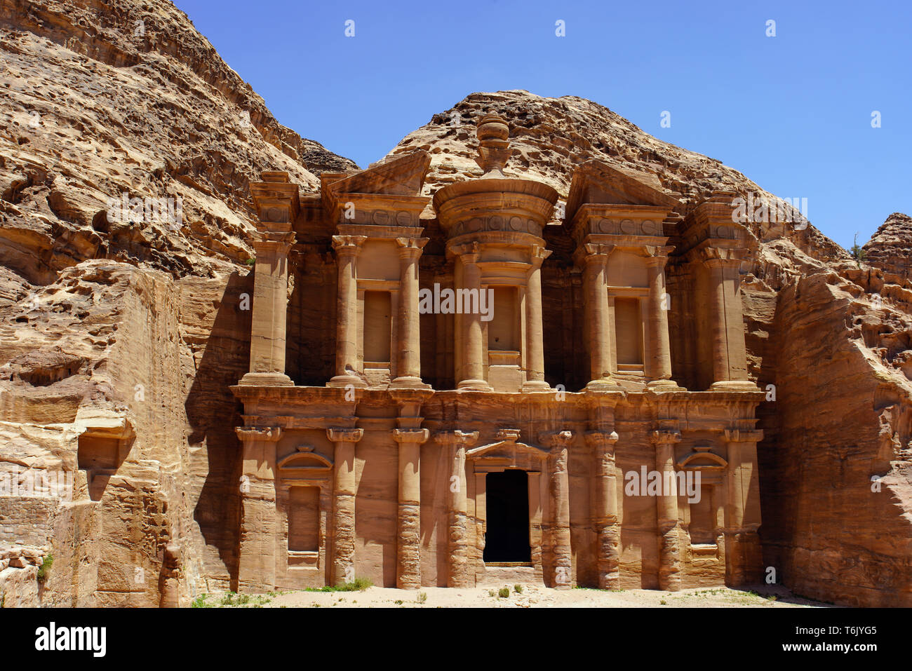 Vue sur le célèbre monastère de Pétra, en Jordanie. Banque D'Images