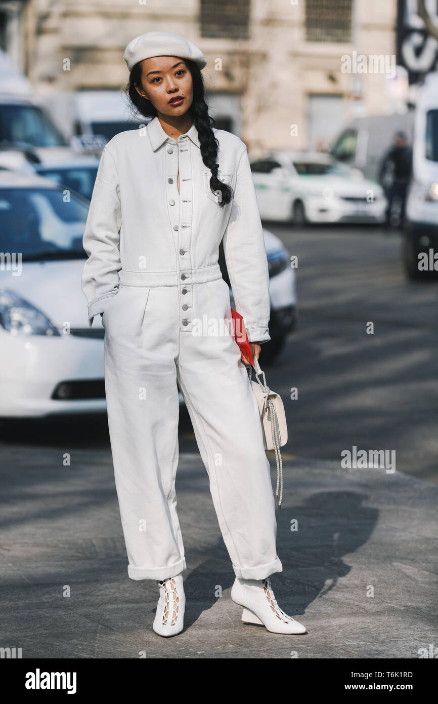 Milan, Italie - 21 Février 2019 : Street style - femme portant une  salopette avant un défilé de mode pendant la Fashion Week de Milan -  MFWFW19 Photo Stock - Alamy