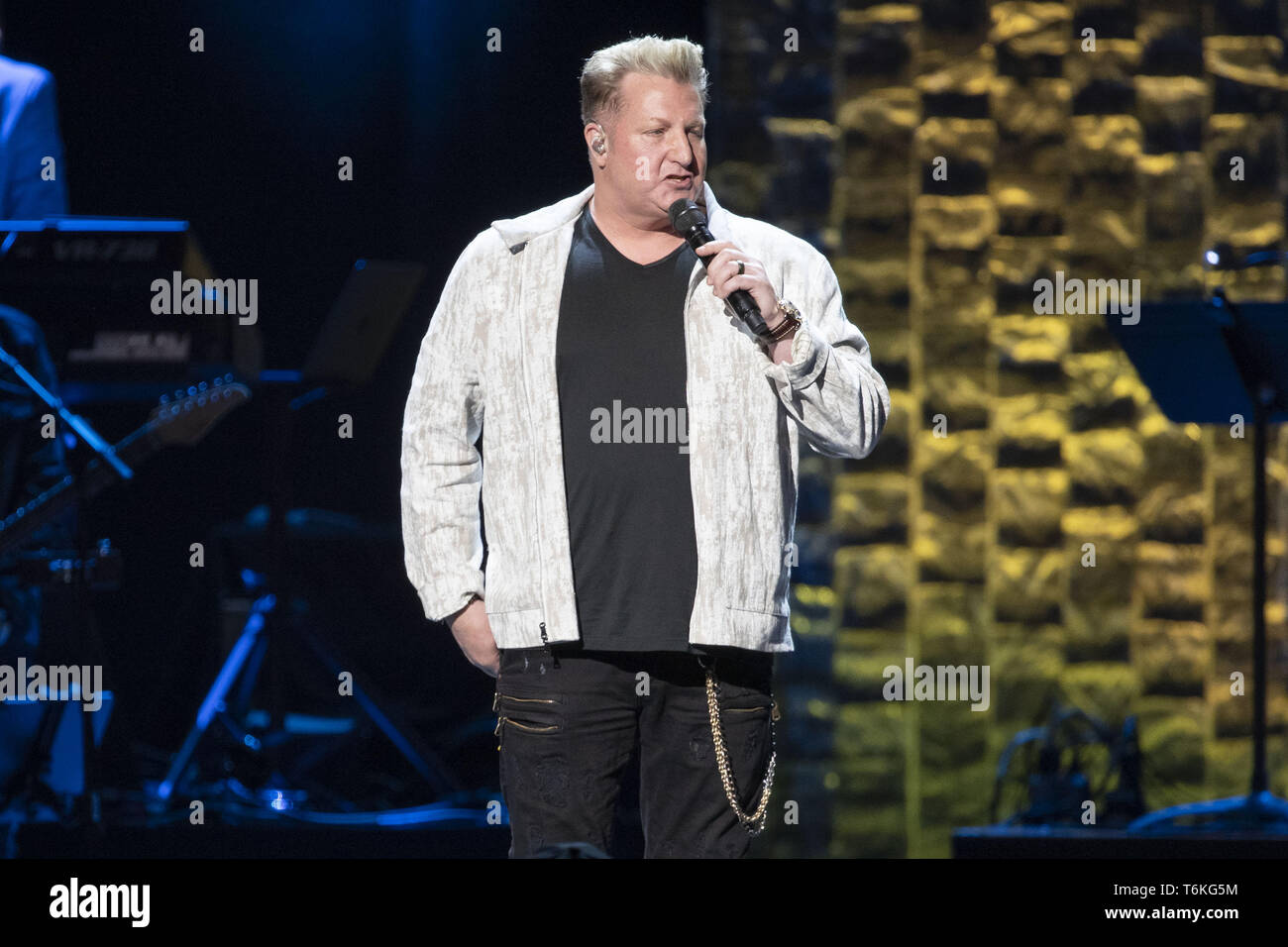 27 avril 2019 - Nashville, Tennessee, États-Unis - 30 avril 2019 - Nashville, Tennessee - Gary LeVox de Rascal Flatts joue sur la scène à 35 ans d'amis : célébrant la musique de Michael W. Smith lieu chez Bridgestone Arena. Crédit photo : Frederick Breedon/AdMedia. (Crédit Image : © Frederick Breedon/AdMedia via Zuma sur le fil) Banque D'Images