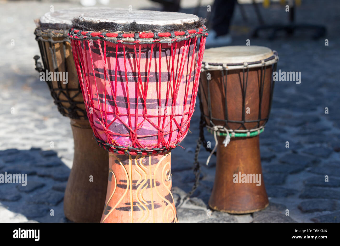 Traditional african drums Banque de photographies et d'images à haute  résolution - Alamy