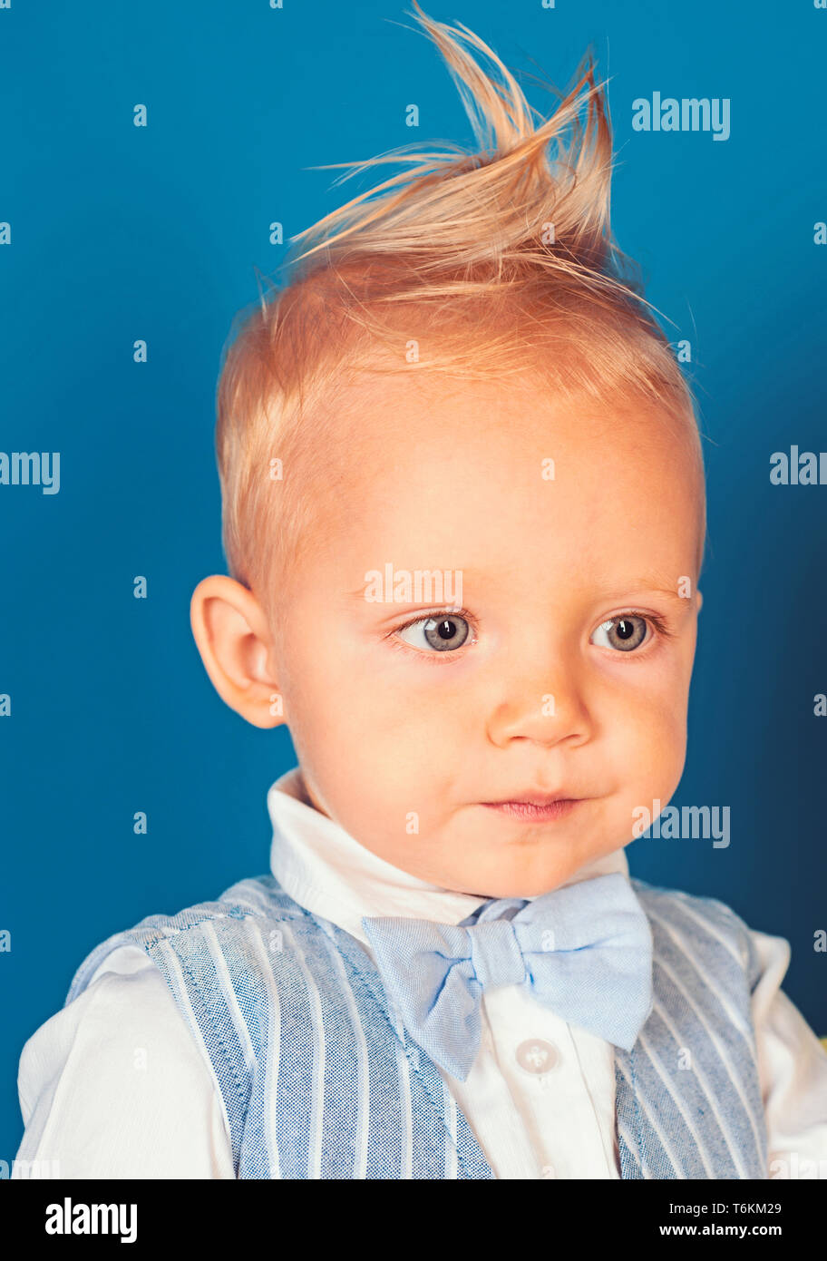 Une Coupe Parfaite Garcon Enfant Avec Des Cheveux Blonds Soins Des Cheveux Sains Habitudes Petit Enfant Avec Haut Coupe De Cheveux Petit Garcon Avec Un Coupe De Cheveux Produits Coiffants Photo Stock Une Coupe Parfaite Garcon Enfant Avec Des Cheveux Blonds Soins Des Cheveux Sains Habitudes Petit Enfant Avec Haut Coupe De Cheveux Petit Garcon Avec Un Coupe De Cheveux Produits Coiffants Photo Stock