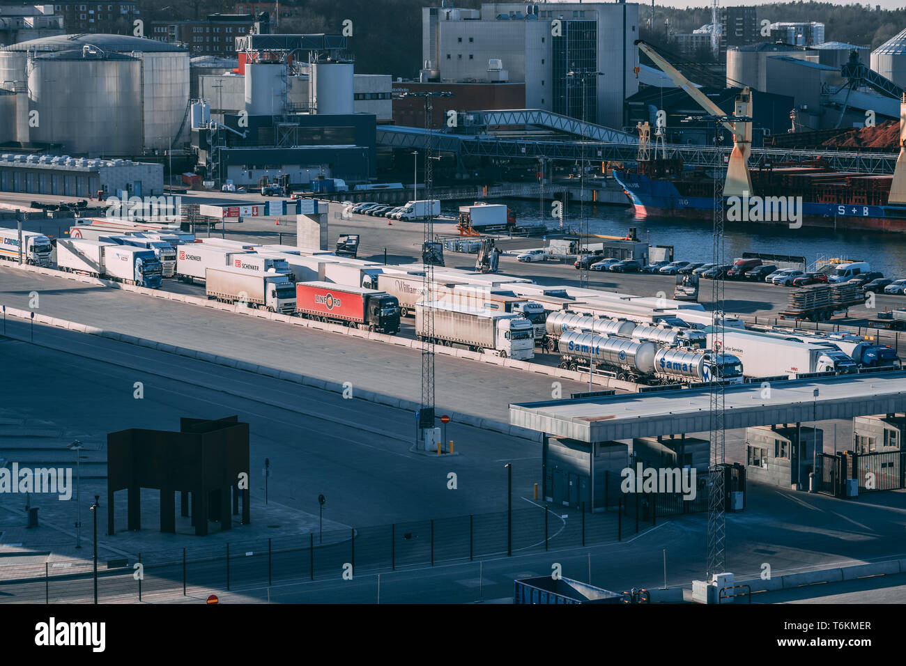 Editorial 03.29.2019 Stockholm Suède. Transports en attente d'enregistrement pour obtenir sur le ferry pour Helsinki et Tallinn Banque D'Images