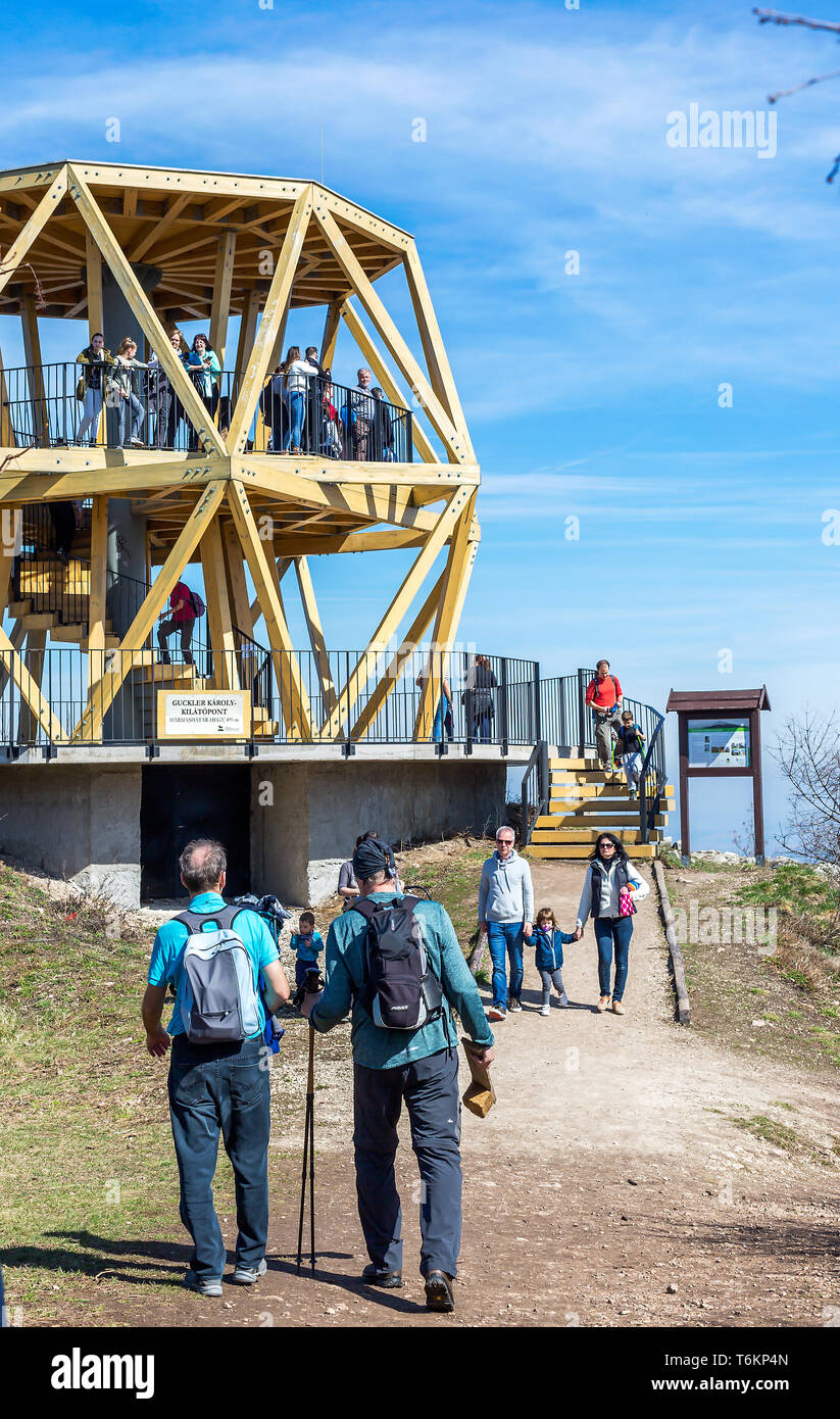Budapest, Hongrie, le 17 mars 2019. Tour d'observation de karoly Guckler Harmashatar sur la montagne. Aux personnes bénéficiant d'une vue panoramique sur la ville de Budapest. Banque D'Images