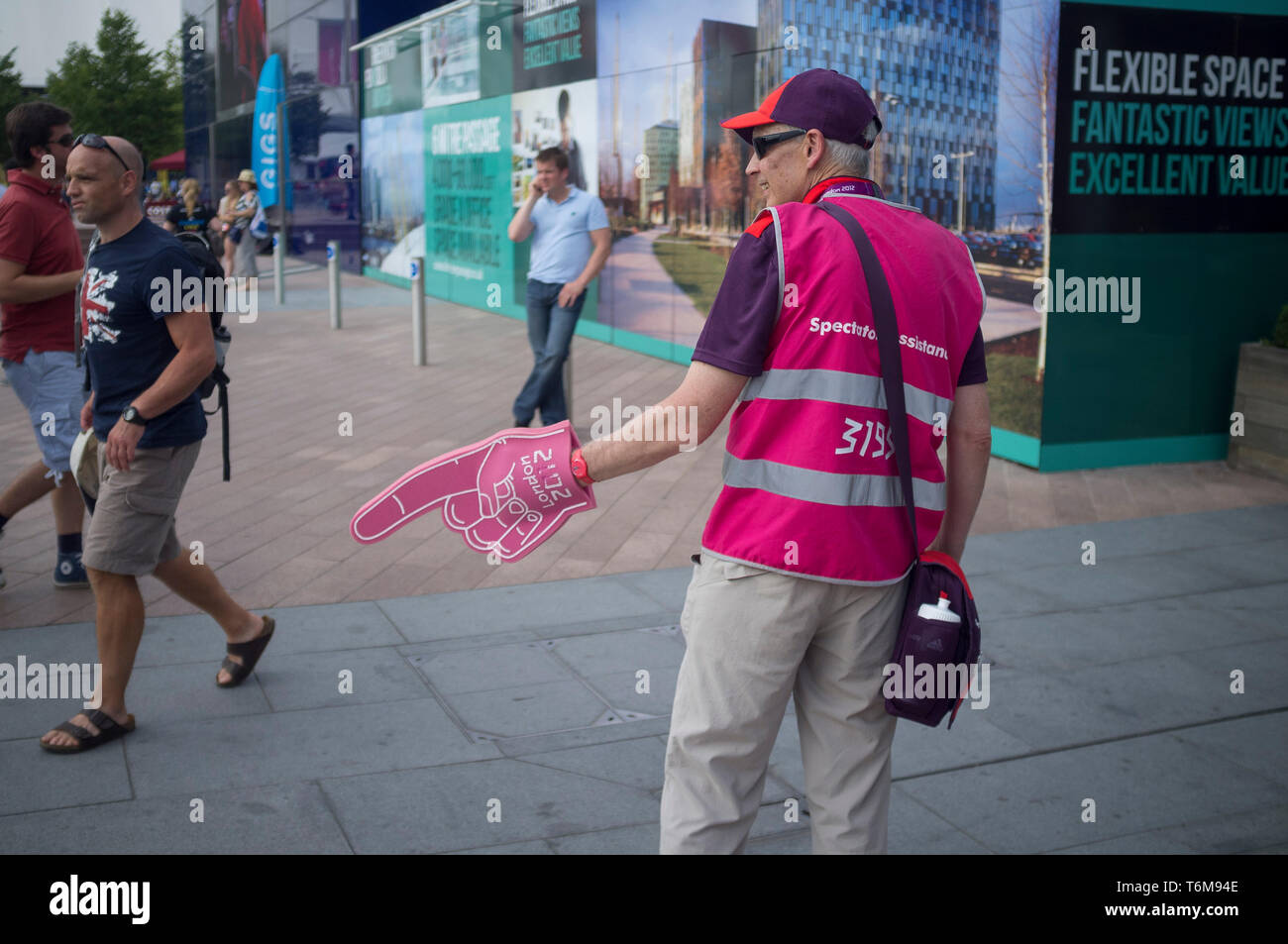 Un Spectateur Assistant ouvre la voie au Jeux Olympiques de Londres 2012 Banque D'Images