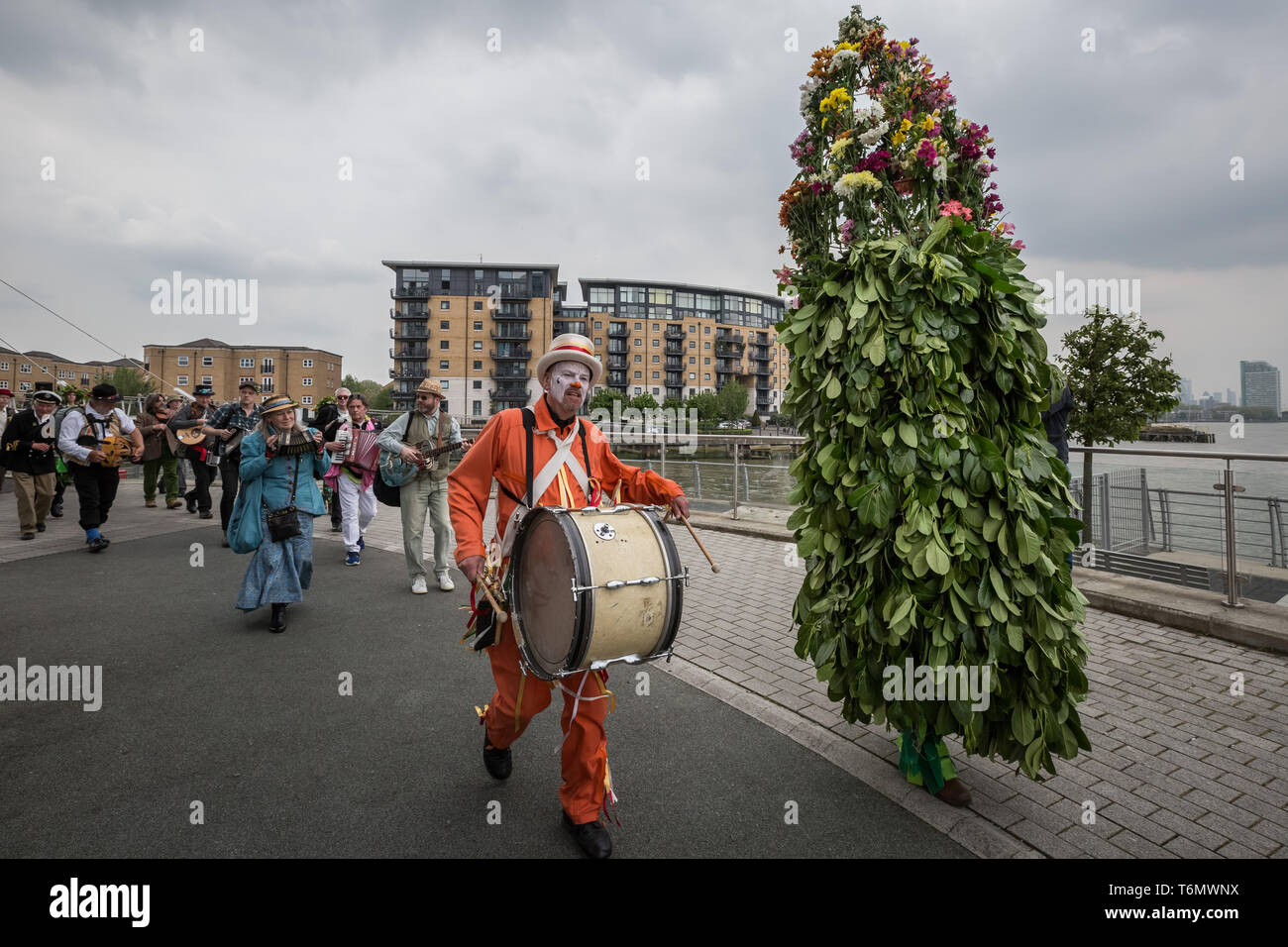 La troupe Fowlers Jack in the Green procession le jour de mai à Deptford Greenwich, London, UK Banque D'Images