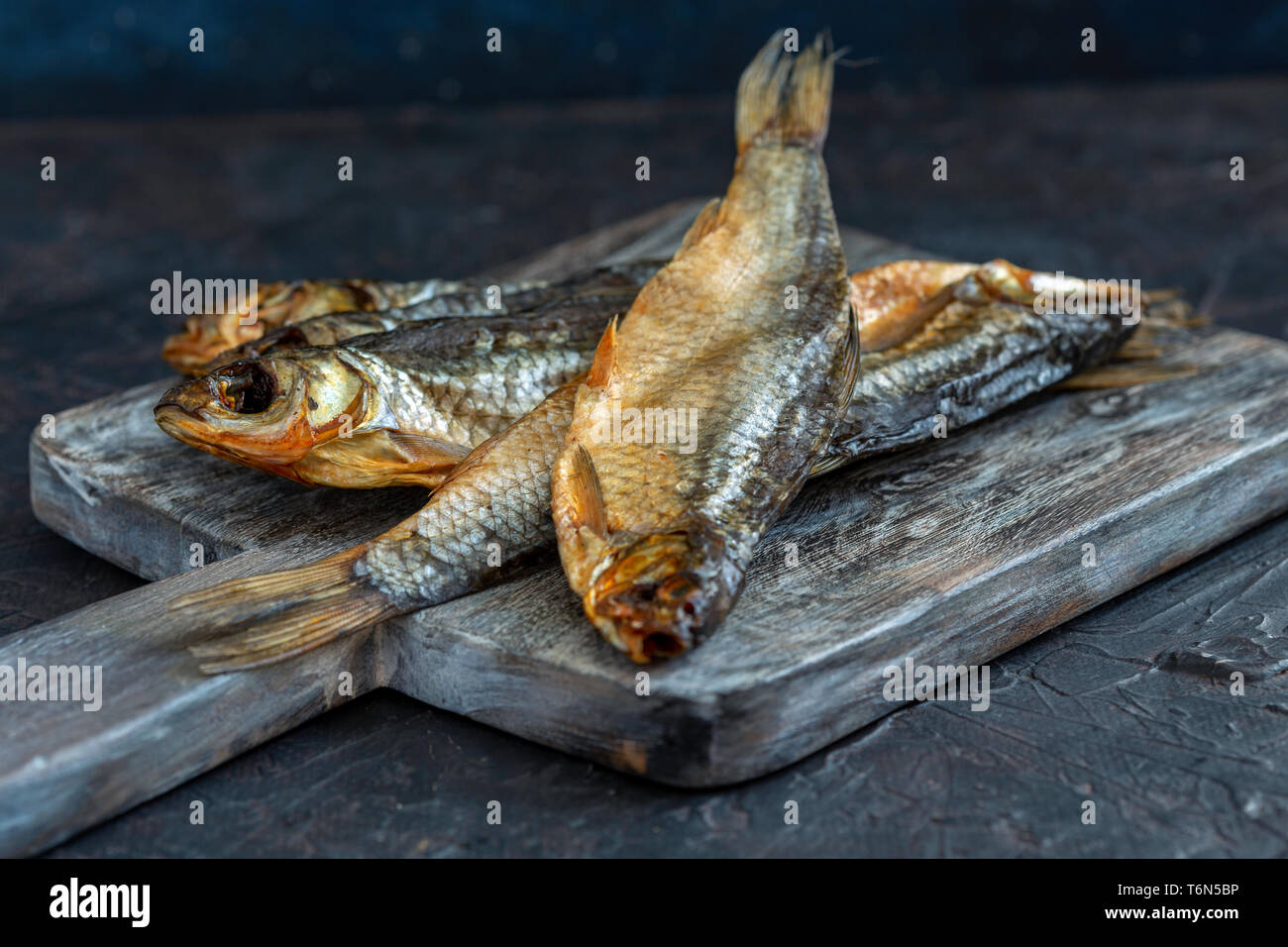 Le poisson séché sur l'administrateur. Banque D'Images Le poisson séché sur l'administrateur. Banque D'Images