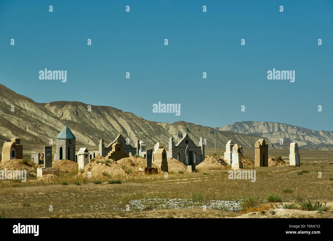 La vallée de la rivière Naryn, ancien cimetière Banque D'Images