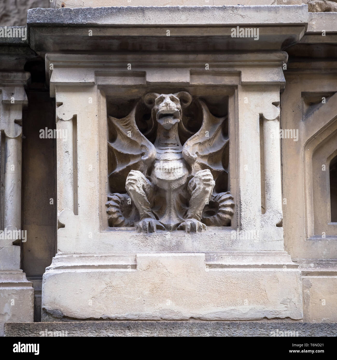 TURIN, ITALIE - Dragon sur la façade du palais de la Victoire Banque D'Images